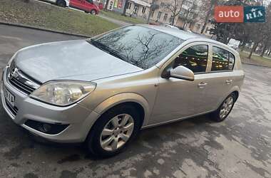Хетчбек Opel Astra 2011 в 