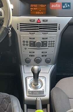 Хетчбек Opel Astra 2011 в 
