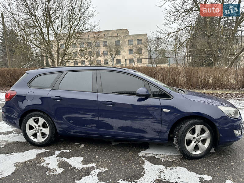 Универсал Opel Astra 2011 в Бучаче