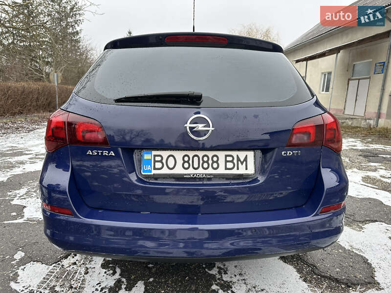 Универсал Opel Astra 2011 в Бучаче