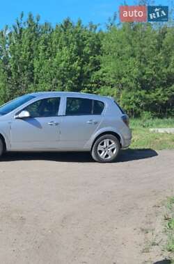 Хетчбек Opel Astra 2013 в Дніпрі