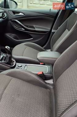 Универсал Opel Astra 2017 в 