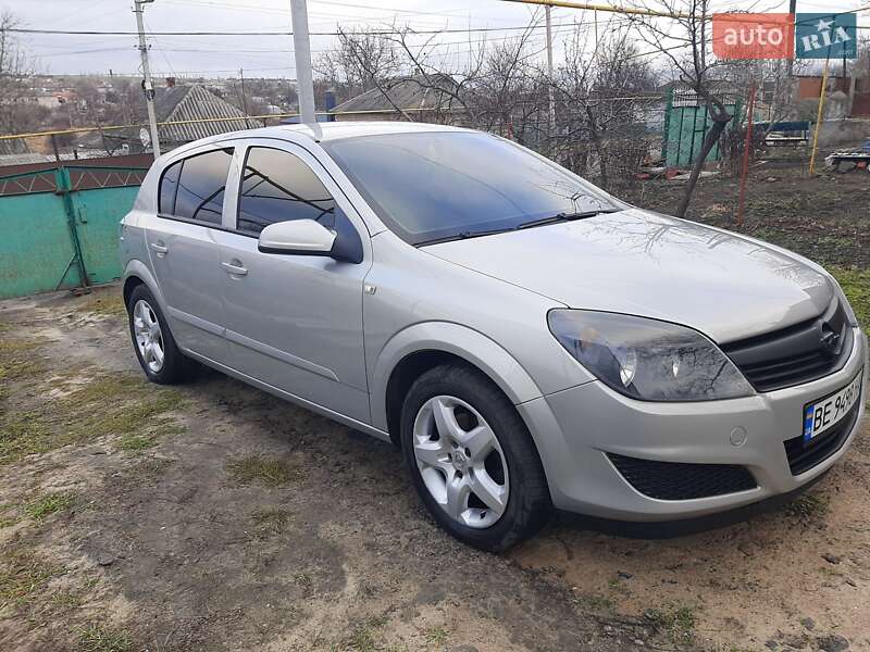 Хэтчбек Opel Astra 2008 в Доманевке