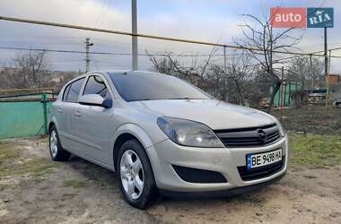 Хэтчбек Opel Astra 2008 в Доманевке