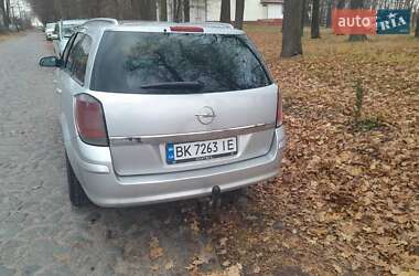 Універсал Opel Astra 2006 в Рівному