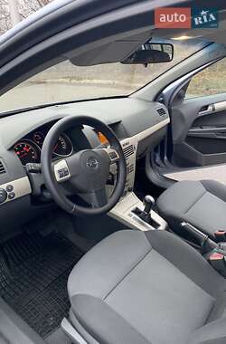 Хетчбек Opel Astra 2007 в Полтаві