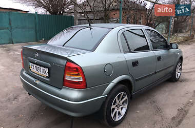 Седан Opel Astra 2006 в Богодухіву