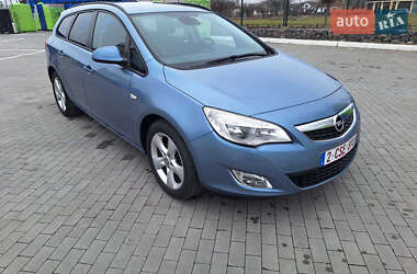 Універсал Opel Astra 2013 в Умані