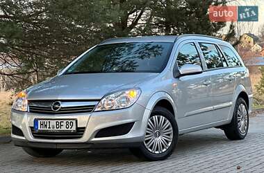 Універсал Opel Astra 2010 в Дрогобичі