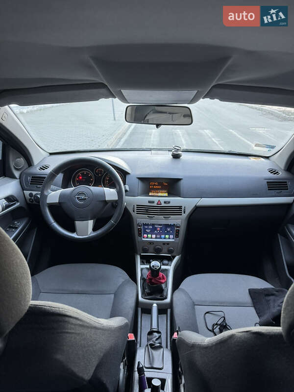 Хэтчбек Opel Astra 2007 в Буче