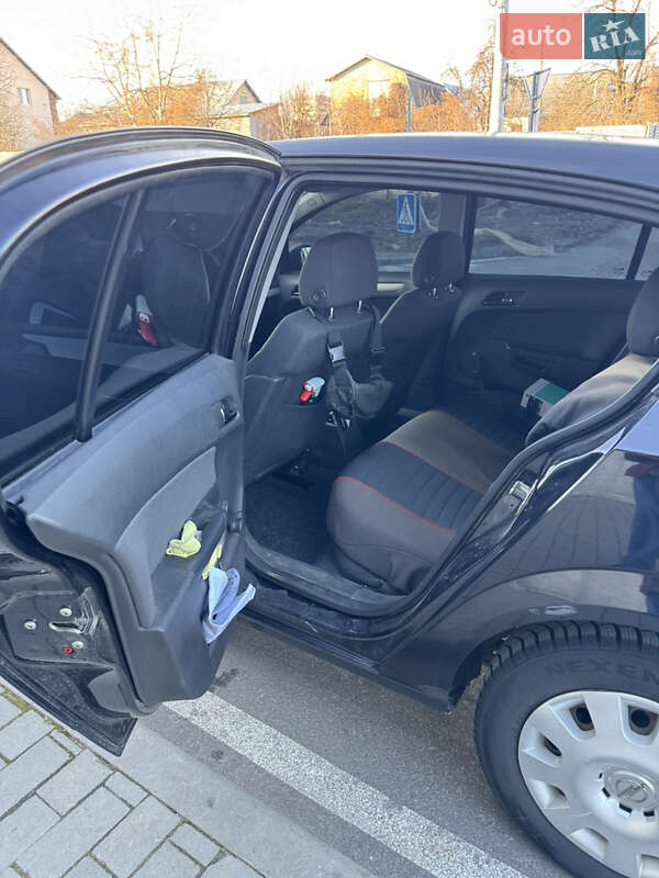 Хэтчбек Opel Astra 2007 в Буче