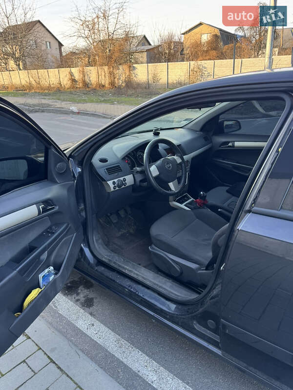 Хэтчбек Opel Astra 2007 в Буче