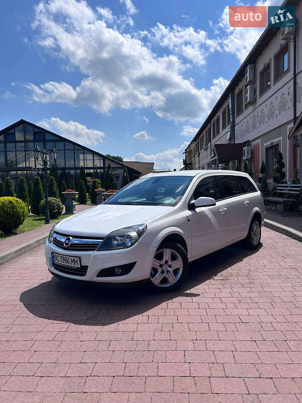 Універсал Opel Astra 2010 в Стрию