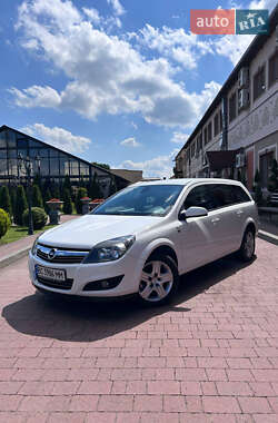 Універсал Opel Astra 2010 в Стрию