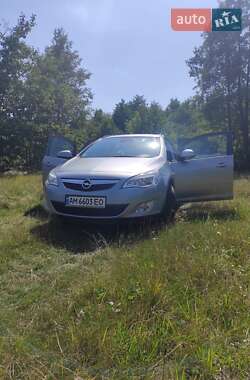 Універсал Opel Astra 2011 в Коростені