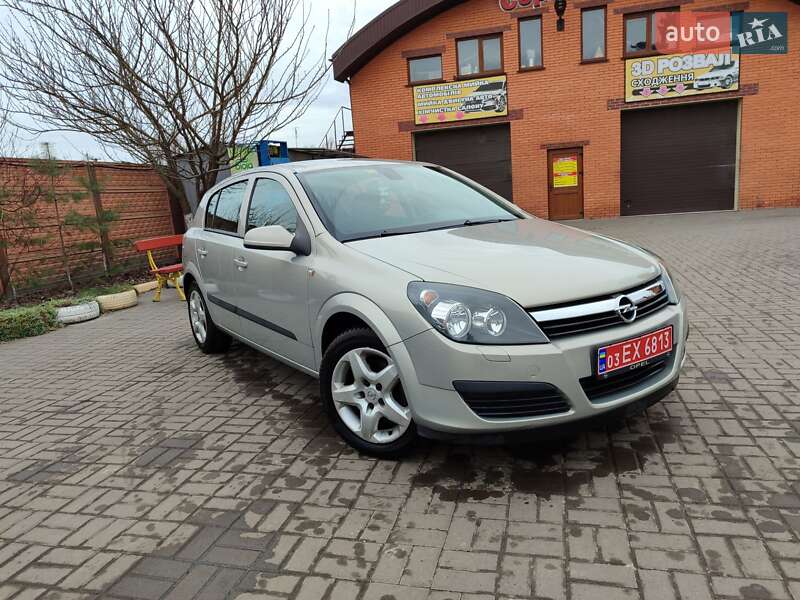 Хэтчбек Opel Astra 2007 в Дубно