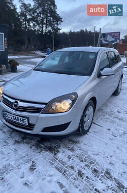 Універсал Opel Astra 2010 в Львові