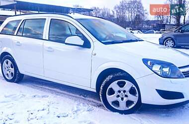 Універсал Opel Astra 2011 в Хоролі