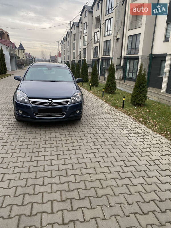 Универсал Opel Astra 2008 в Черновцах