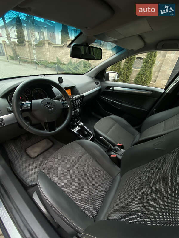 Универсал Opel Astra 2008 в Черновцах