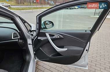 Универсал Opel Astra 2013 в Лубнах