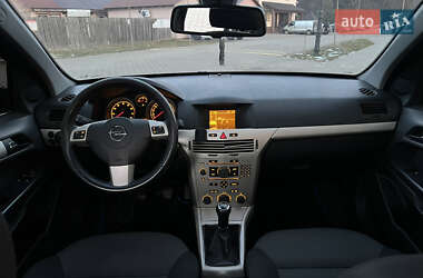 Хэтчбек Opel Astra 2008 в Сваляве