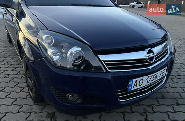 Хэтчбек Opel Astra 2008 в Сваляве