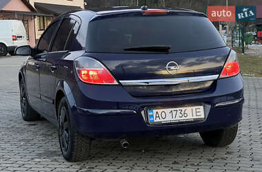 Хэтчбек Opel Astra 2008 в Сваляве