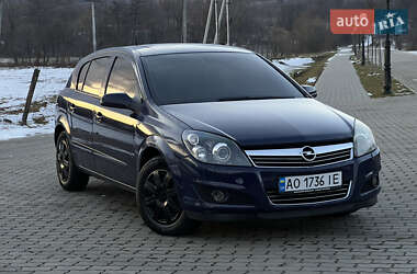 Хэтчбек Opel Astra 2008 в Сваляве