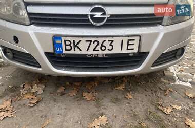 Універсал Opel Astra 2006 в Рівному