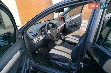 Хэтчбек Opel Astra 2008 в 