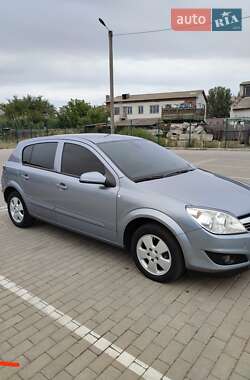 Хетчбек Opel Astra 2008 в Ромнах