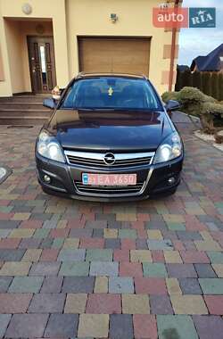 Універсал Opel Astra 2010 в Луцьку