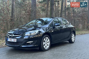 Седан Opel Astra 2014 в Львові