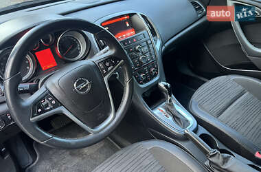 Седан Opel Astra 2014 в Львові