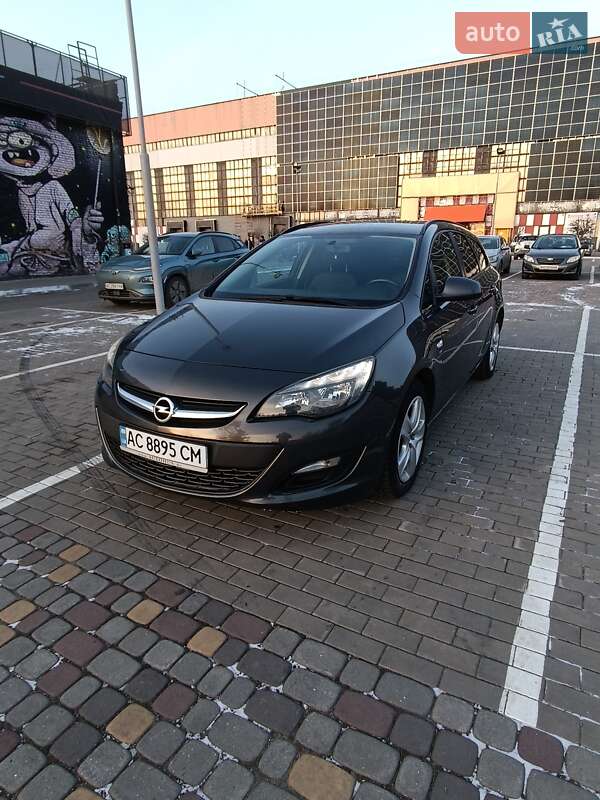 Універсал Opel Astra 2014 в Луцьку