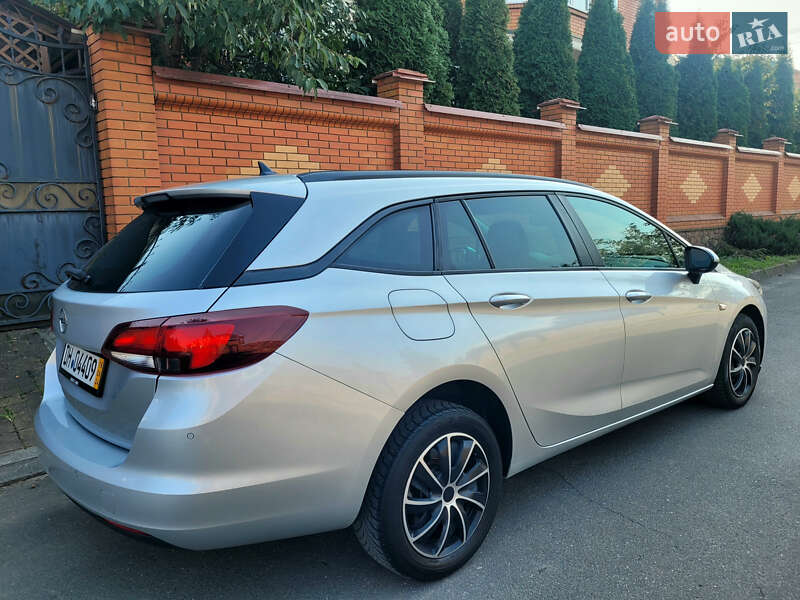Универсал Opel Astra 2017 в Хмельницком
