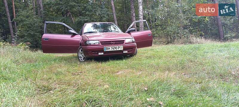 Хэтчбек Opel Astra 1992 в Одессе