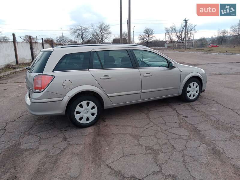 Универсал Opel Astra 2005 в Александрие