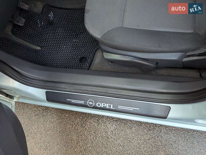 Універсал Opel Astra 2009 в Ніжині