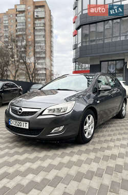 Універсал Opel Astra 2011 в Житомирі