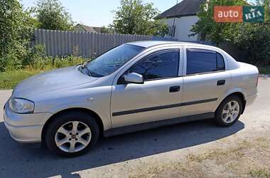 Седан Opel Astra 2005 в Зміїві