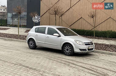 Хэтчбек Opel Astra 2006 в Мукачево