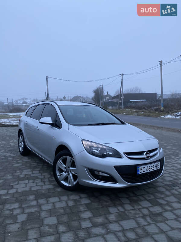 Універсал Opel Astra 2013 в Львові