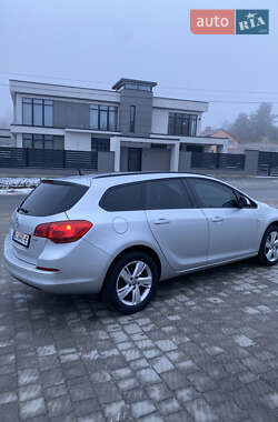 Універсал Opel Astra 2013 в Львові