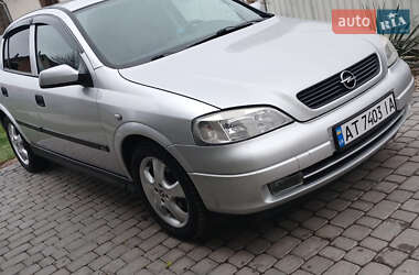 Хэтчбек Opel Astra 2000 в 
