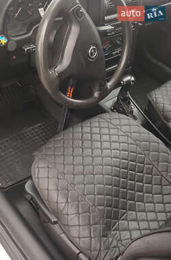 Хэтчбек Opel Astra 2000 в 