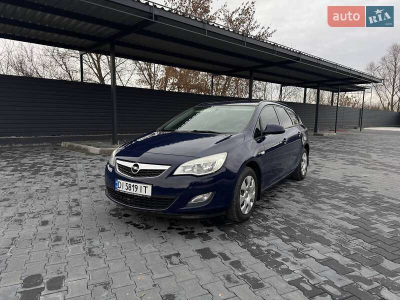 Універсал Opel Astra 2012 в Кам'янець-Подільському