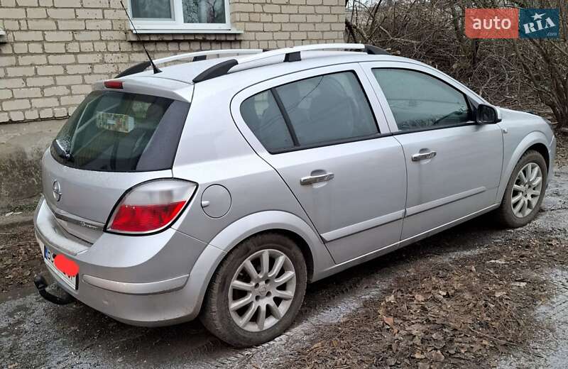 Хэтчбек Opel Astra 2005 в Синельниково