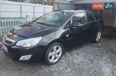 Універсал Opel Astra 2011 в Умані